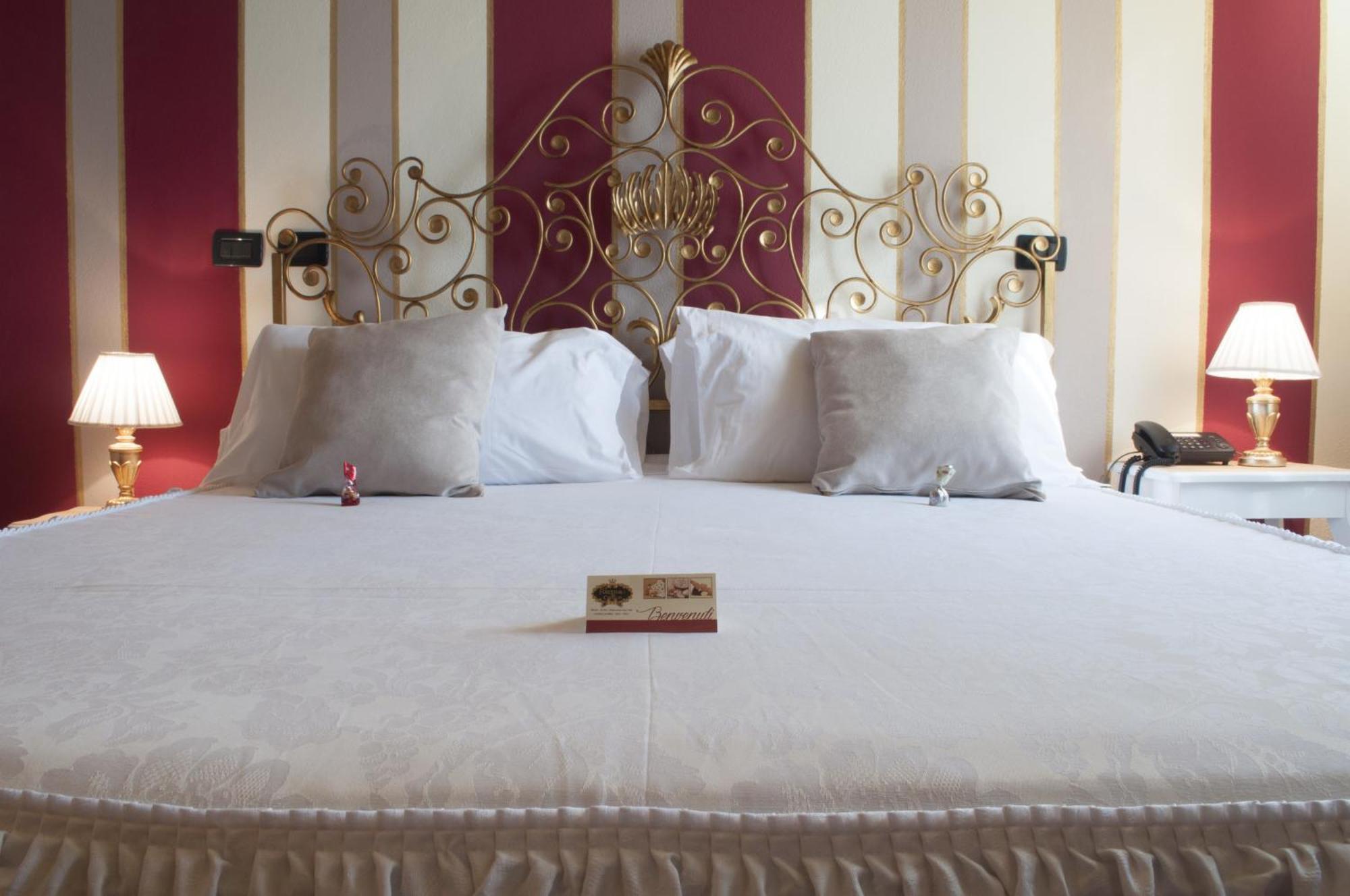 La Foresteria Del Castello - Wellness Hotel In Dimora Storica Castell'Alfero Номер фото